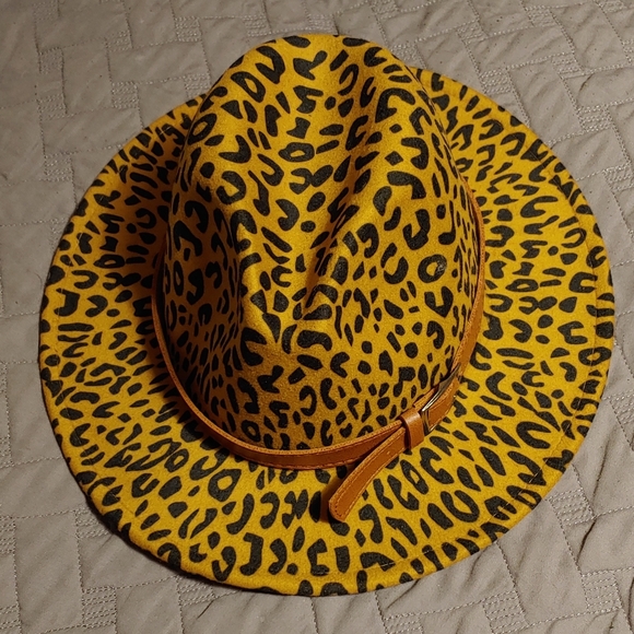 Accessories - Leopard Hat